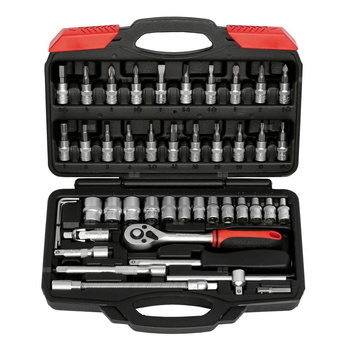 Zestaw 46 szt.: bity wkrętakowe – 21 sztuk, nasadki kluczowe – 13 sztuk, klucze imbusowe - 4 sztuki, przedłużki – 3 sztuki (w tym jedna elastyczna), adaptery – 2 sztuki (w tym jeden przegubowy), grzechotka – 1 sztuka, rękojeści – 2 sztuki