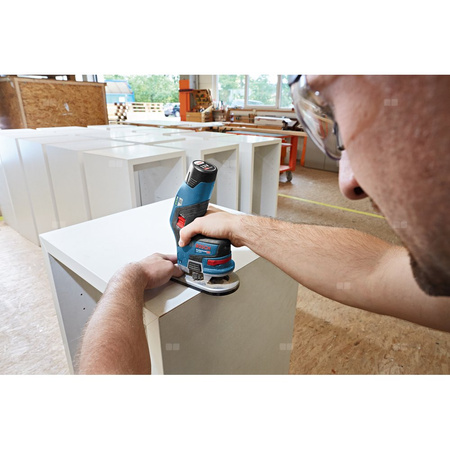 Frezarka krawędziowa GKF 12V-8'12 V, 2x 3,0 Ah Li-Ion, GAL 1230 CV, 13.000 obr./min, EC, L-BOXX 136